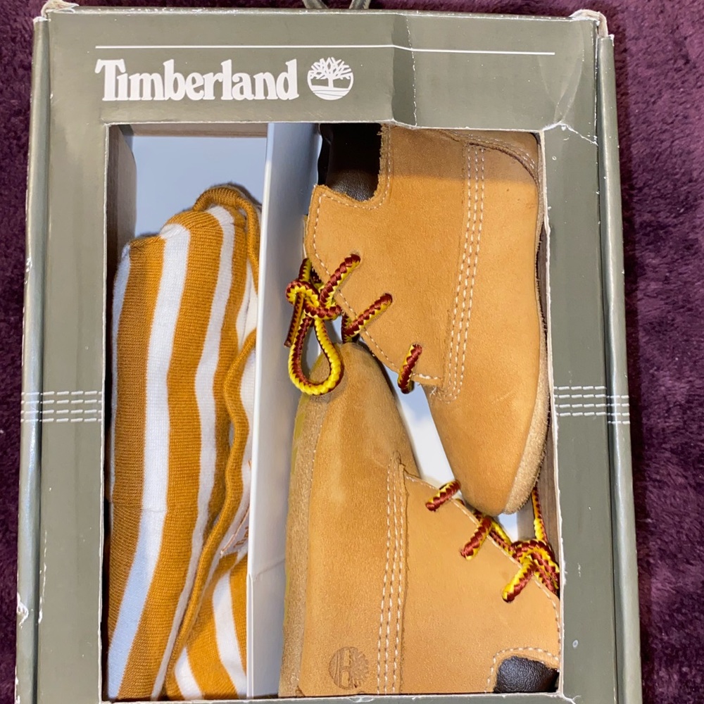 Timberland baby booties with hat